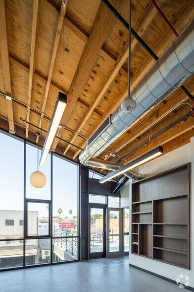 More Photos Of 212 Eucalyptus Dr, El Segundo Office For Lease