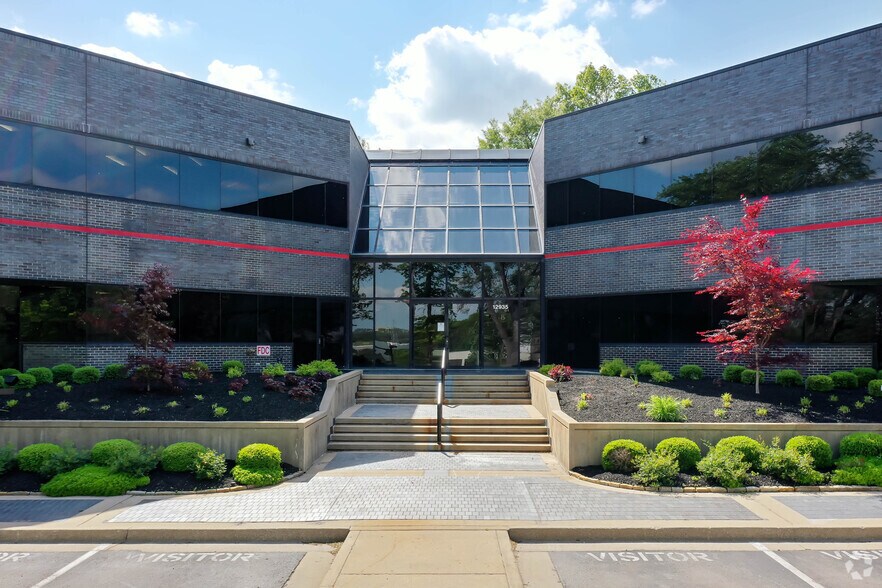 More Photos Of 12935 N Outer Forty Rd, Saint Louis Office For Lease