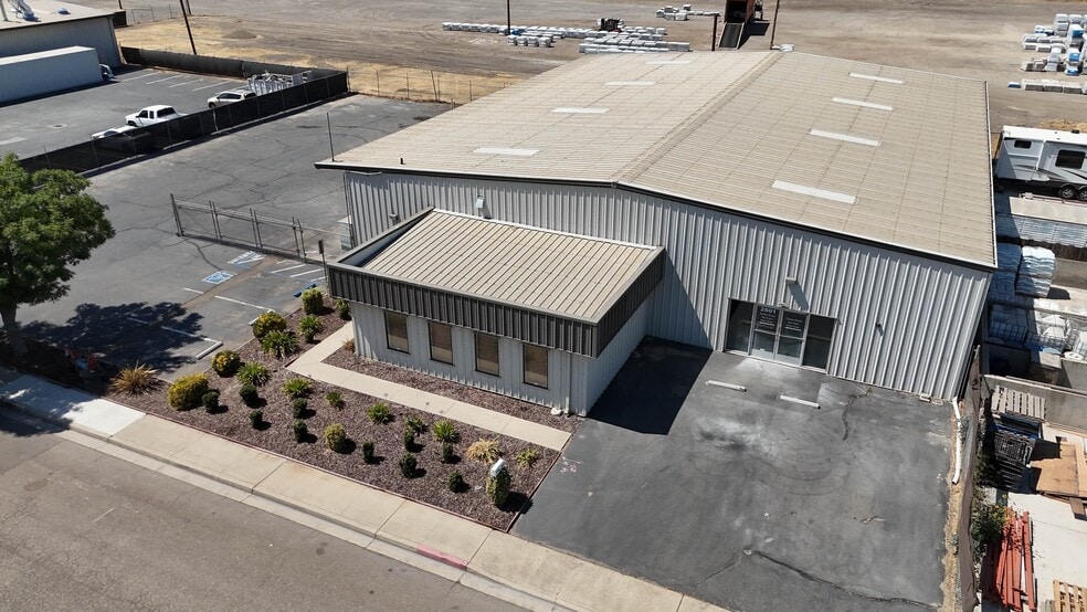 Primary Photo Of 2801 Lassiter Ln, Turlock Warehouse For Lease