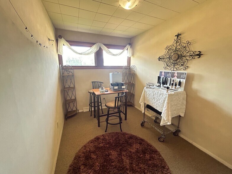 More Photos Of 1320 Granville Rd, Newark Medical For Sale