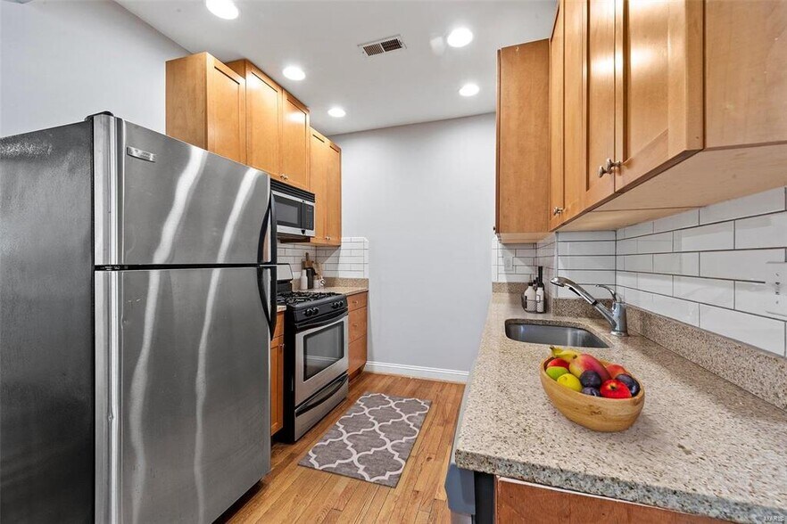 More Photos Of 757 Syracuse Ave, Saint Louis Apartments For Sale