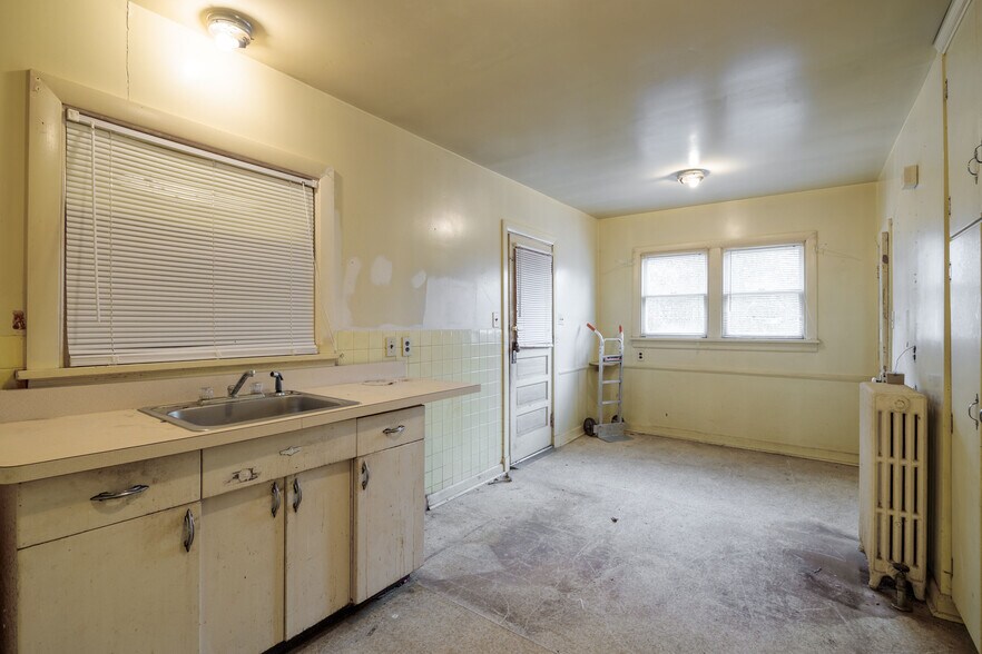 More Photos Of 217 E Williamsburg Rd, Sandston Office For Sale