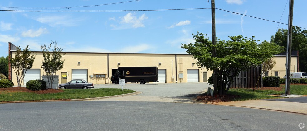 More Photos Of 104 Meadowood St, Greensboro Showroom For Lease