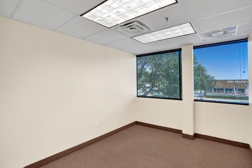 More Photos Of 2870 Stirling Rd, Hollywood Light Distribution For Sale