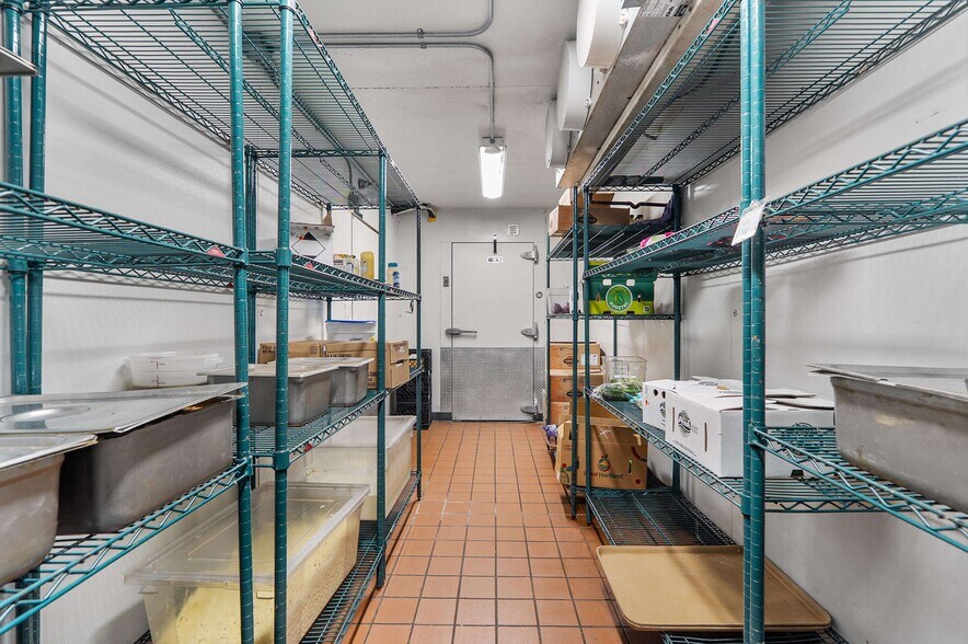 More Photos Of 850 Kepler Dr, Green Bay Restaurant For Sale