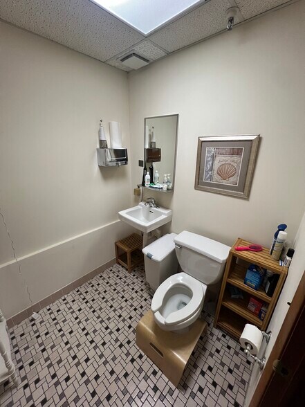 More Photos Of 41 Orchard St, Ramsey Warehouse For Lease