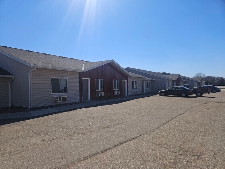 More Photos Of 1955 1st Ave N, Windom Hotel For Sale