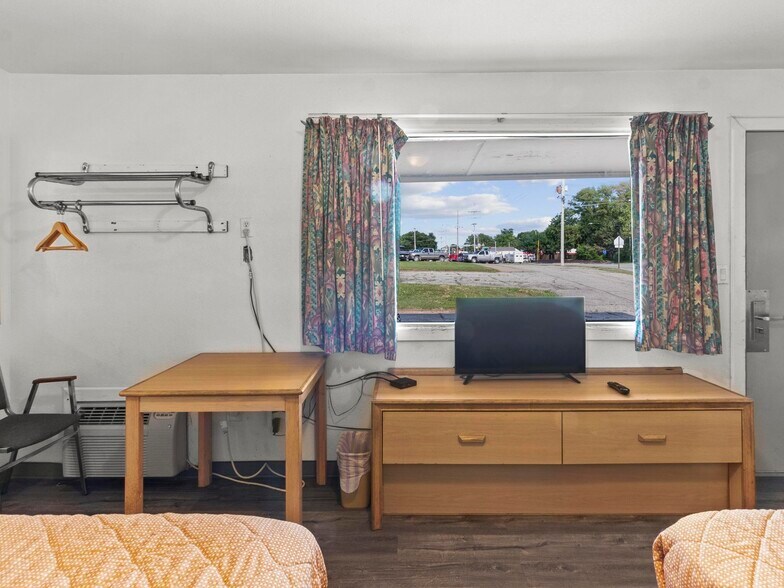 More Photos Of 116 NW 14th St, Abilene Hotel For Sale