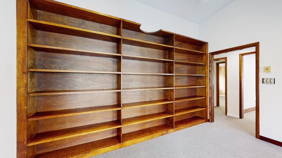 More Photos Of 220 Silver Lake Rd, Dingmans Ferry Office For Sale