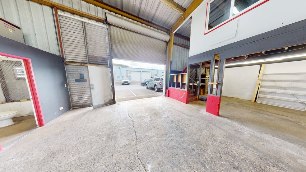 More Photos Of 99-1135 Iwaena St, Aiea Industrial For Sale