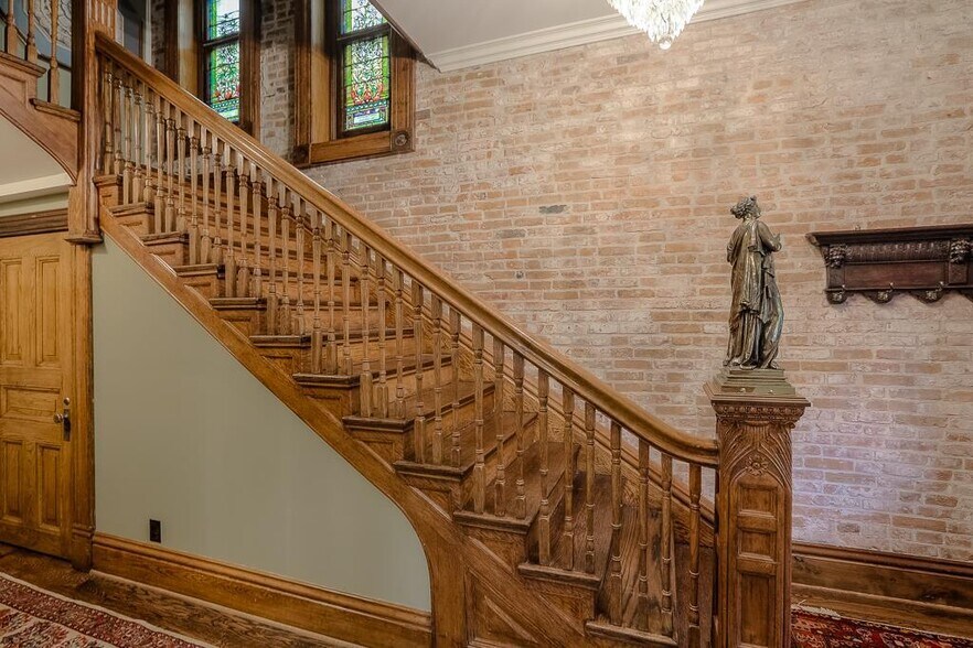 More Photos Of 1020 Pennsylvania Ave, Kansas City Specialty For Sale