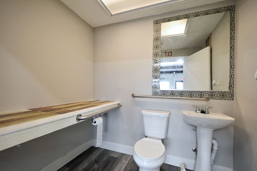 More Photos Of 100 Schertz Pky, Schertz Freestanding For Sale