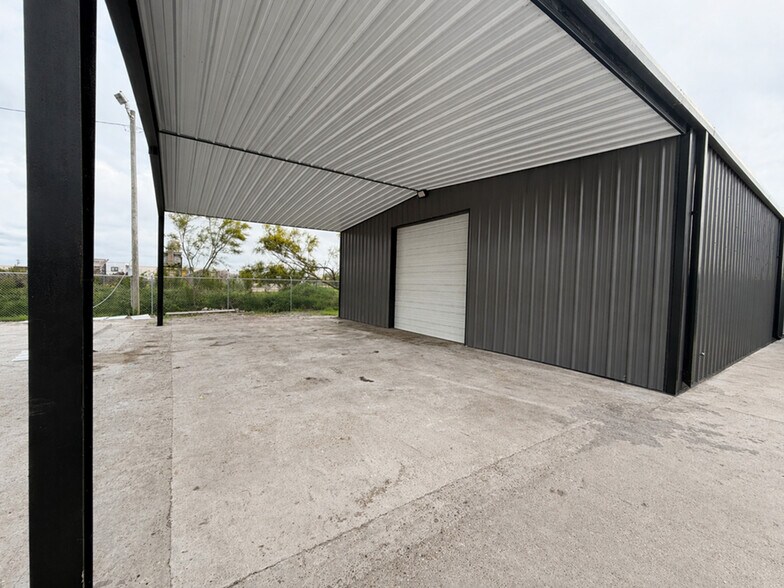 More Photos Of 226-222 Flato Rd, Corpus Christi Warehouse For Lease