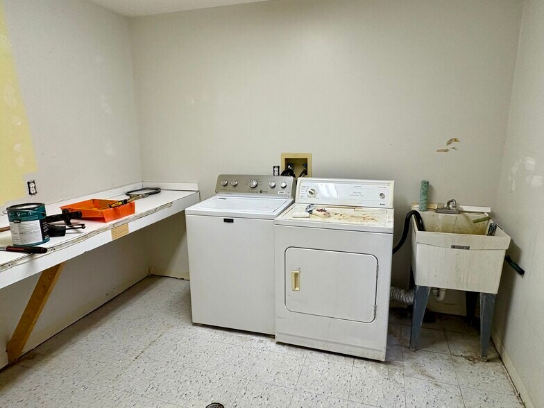 More Photos Of 615 Beardsley St, Boyne City Office For Sale