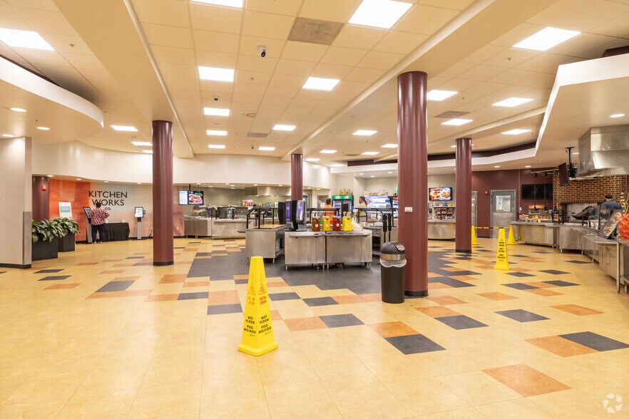 More Photos Of 5701 E Hillsborough Ave, Tampa Office For Lease