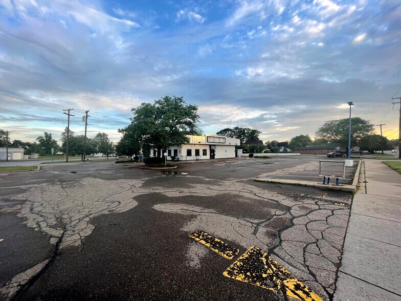 More Photos Of 17431 Dix Rd, Melvindale Fast Food For Lease