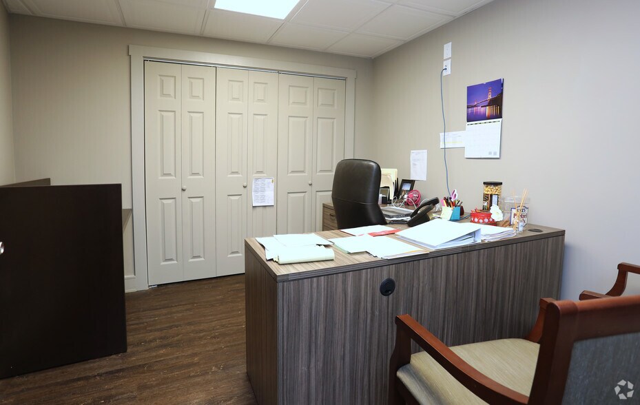 More Photos Of 545 E Jericho Tpke, Huntington Station Office For Sale