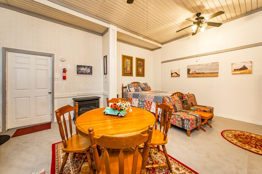 More Photos Of 223 W Main St, Mountain View Storefront For Sale