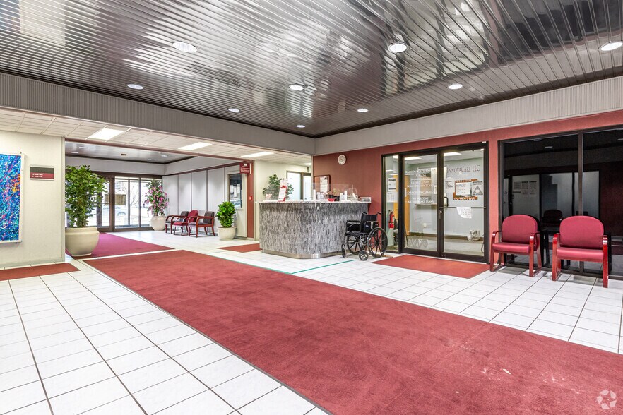 More Photos Of 5 Severance Cir, Cleveland Heights Medical For Lease