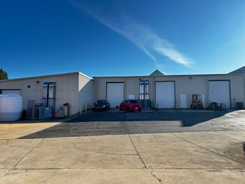 More Photos Of 5695 Hwy 400, Cumming Freestanding For Sale