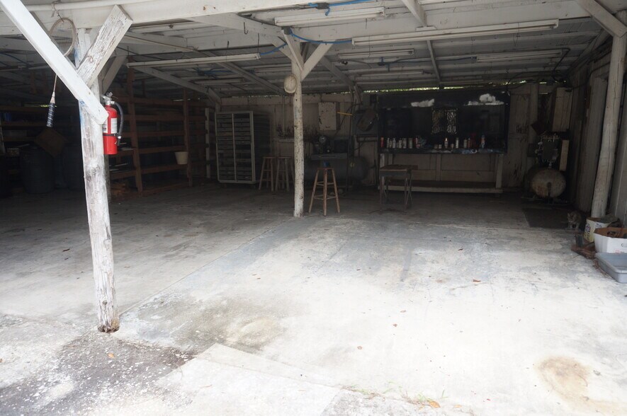 More Photos Of 165 Porsche Ln, Crawfordville Warehouse For Sale