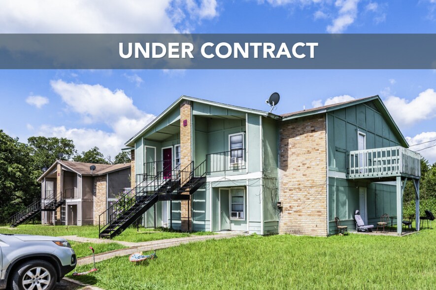 More Photos Of 1105 Westwood Ln, Giddings Apartments For Sale