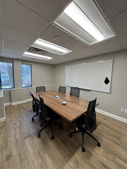 More Photos Of 6 Blackstone Valley Pl, Lincoln Medical For Lease