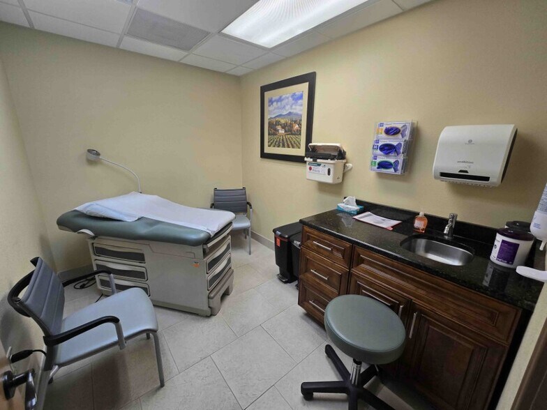 More Photos Of 217 Hillcrest St, Orlando Medical For Sale