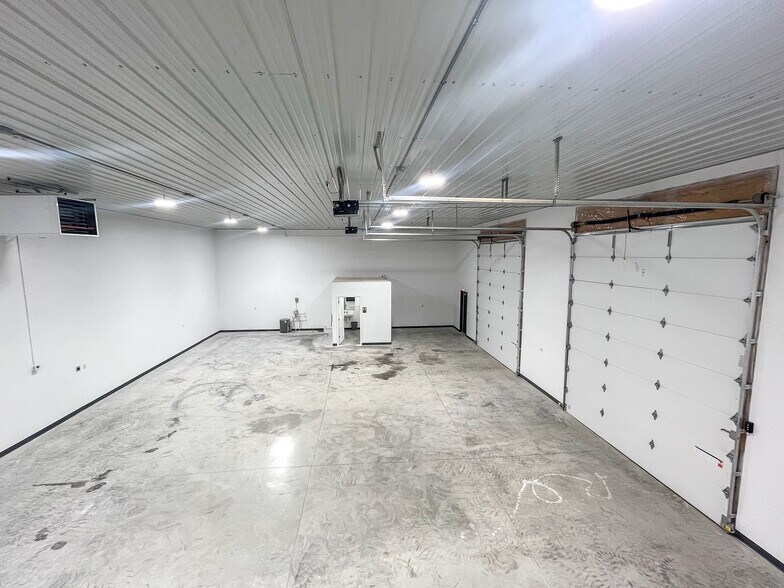More Photos Of 449 Cimarron dr, Box Elder Warehouse For Lease