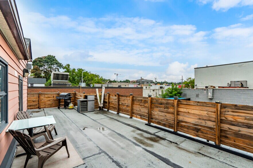 More Photos Of 49 Mary St, Barrie Restaurant For Sale