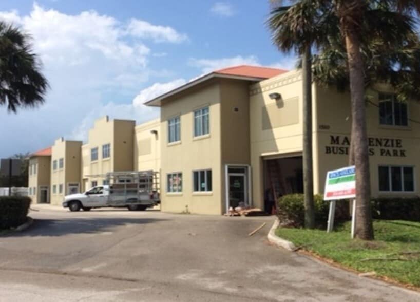 More Photos Of 1520 SE Niemeyer Cir, Port Saint Lucie Warehouse For Lease