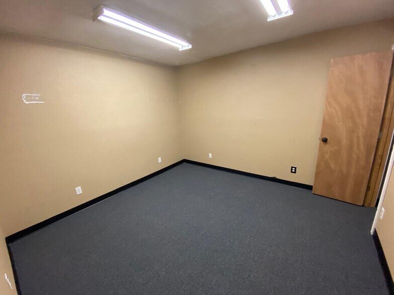 More Photos Of 7012 Belgold St, Houston Warehouse For Lease