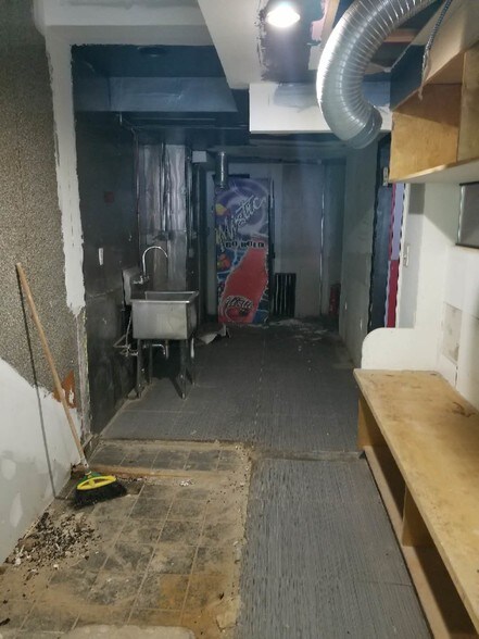 More Photos Of 1 E Broadway, New York Storefront Retail Office For Lease