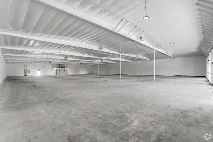 More Photos Of 422 S Azusa Ave, Azusa Unknown For Lease