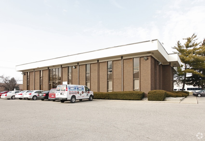 Primary Photo Of 23999 W 10 Mile Rd, Southfield Office For Sale