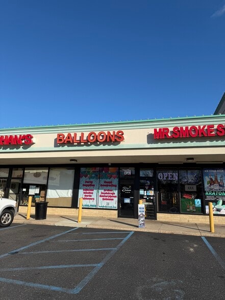 More Photos Of 975 Jericho Tpke, Smithtown Unknown For Lease