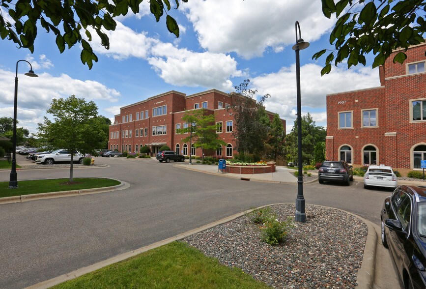 More Photos Of 1907 E Wayzata Blvd, Wayzata Office For Lease
