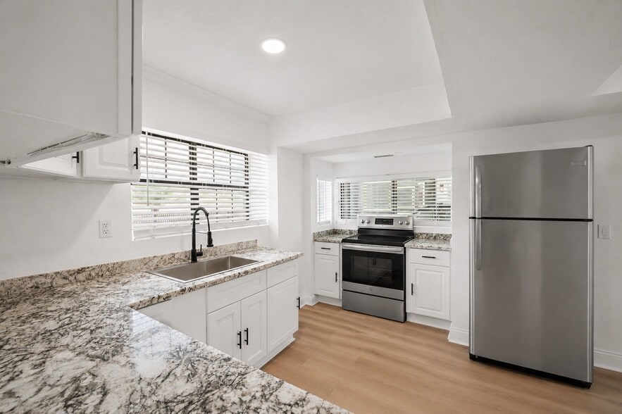 More Photos Of 928 Ferry Rd, Galveston Apartments For Sale