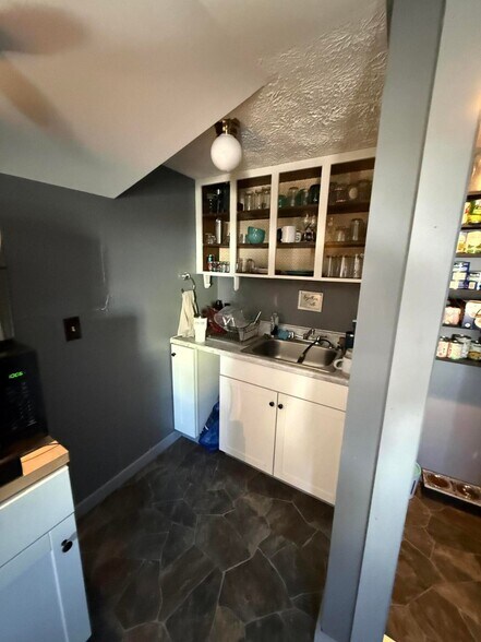 More Photos Of 191 Maine Avenue, Farmingdale Office For Sale