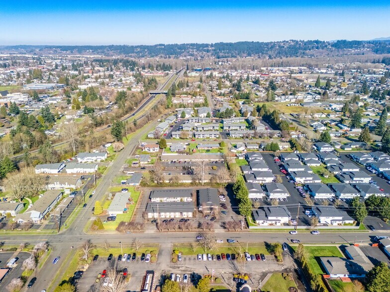 More Photos Of 921 12th Ave SE, Puyallup Apartments For Sale
