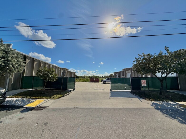 More Photos Of 1630 Clare Ave, West Palm Beach Light Distribution For Lease