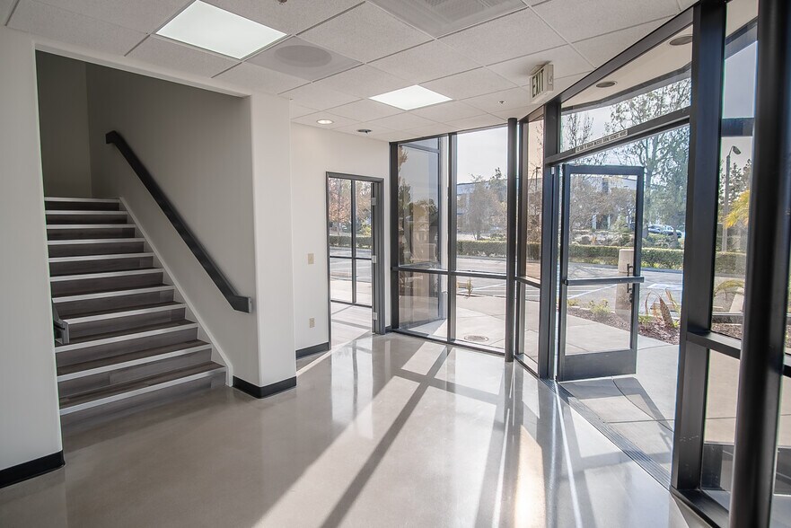 More Photos Of 2320 Cousteau Ct, Vista Light Manufacturing For Sale