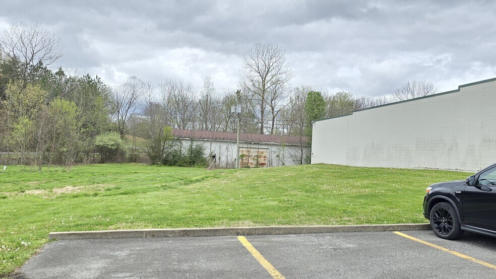 More Photos Of 219 S 2nd St, Central City Freestanding For Sale