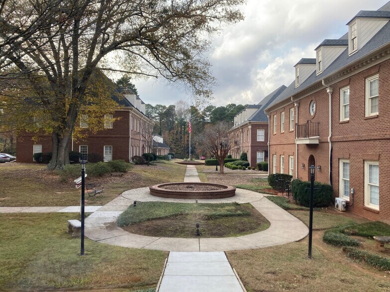 More Photos Of 11099 Houze Rd, Roswell Unknown For Lease