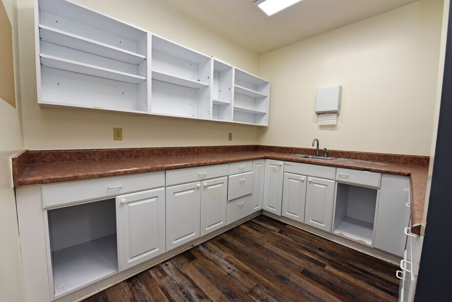 More Photos Of 10 Deer Crossing Trl, Blairsville Office For Sale