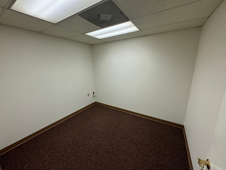 More Photos Of 16125 Business Pky, Hagerstown Service For Lease