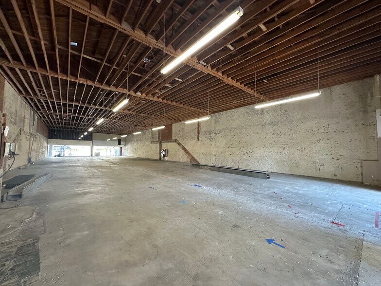 More Photos Of 396-400 S Lake Ave, Pasadena Storefront For Sale