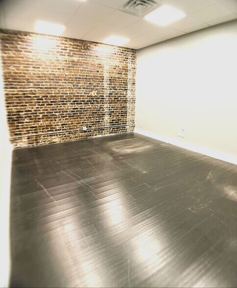 More Photos Of 1710 N 14th St, Tampa Storefront For Lease