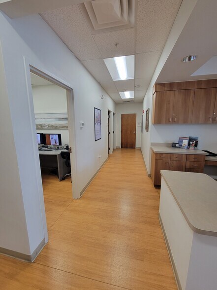 More Photos Of 2444-2474 Laurel Rd, Venice Freestanding For Lease