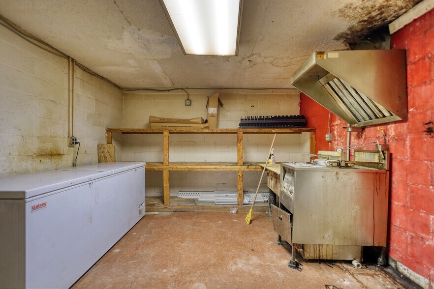 More Photos Of 247 Cannon Dr, Social Circle Restaurant For Sale